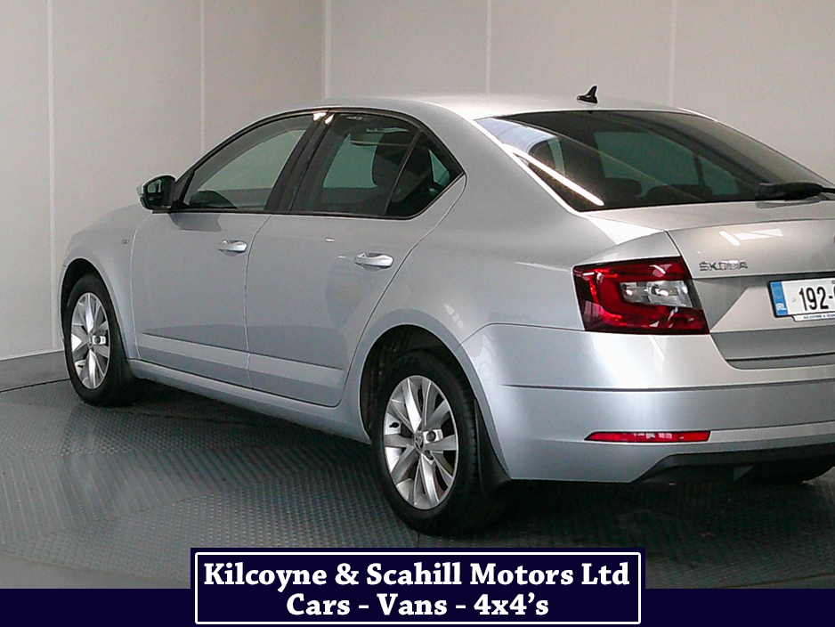 2019 Skoda Octavia - image 10