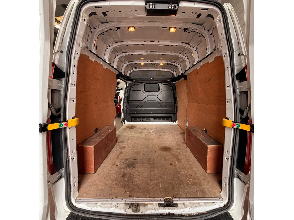 2023 Ford Transit Custom - image 5