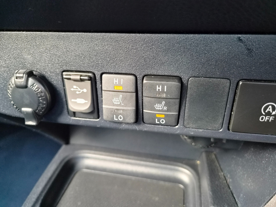 2016 Toyota Rav4 - image 16