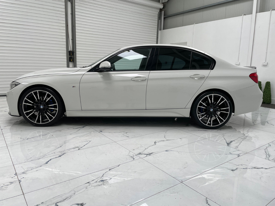 2016 BMW 3 Series - image 6