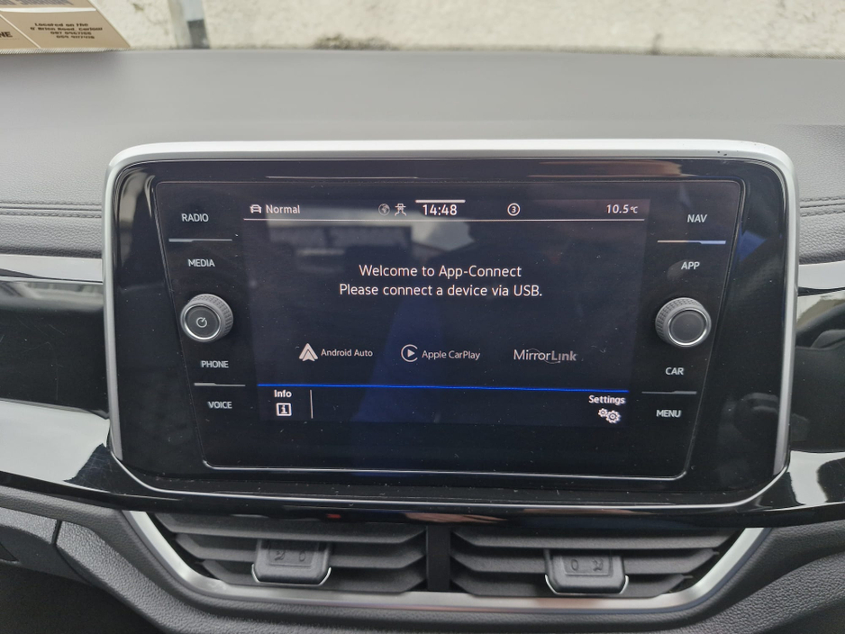 2022 Volkswagen T-Roc - image 13