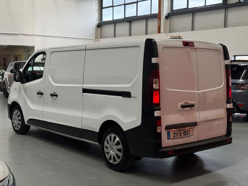 2021 Renault Trafic - image 6