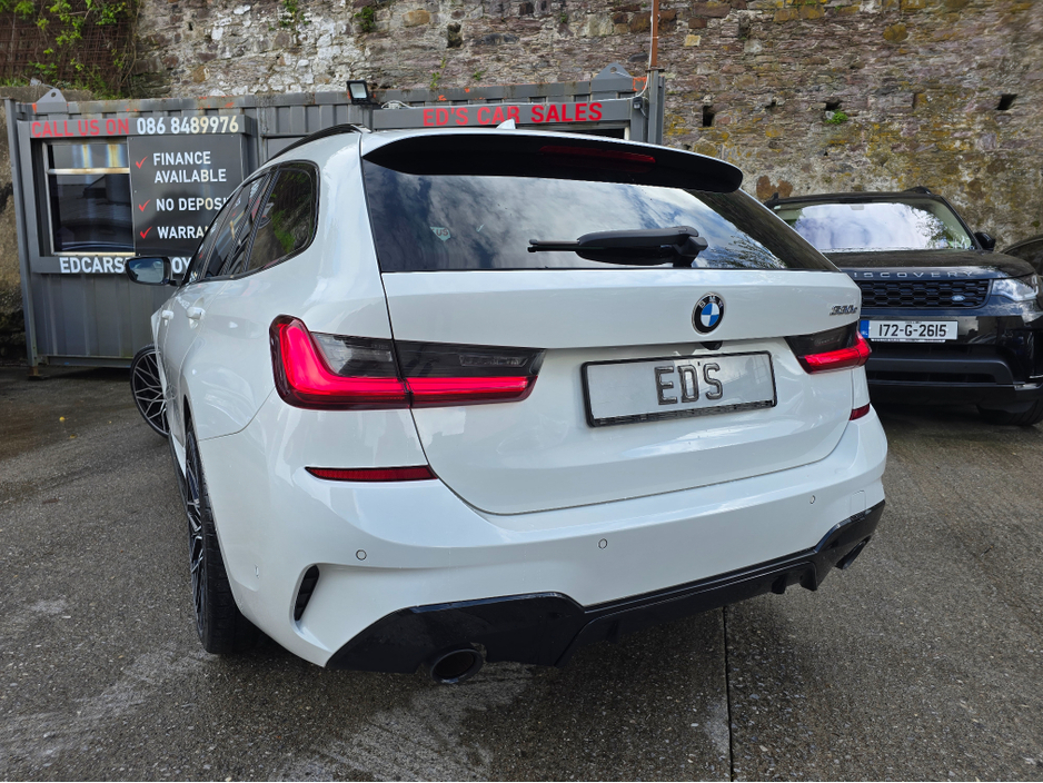 2021 BMW 3 Series - image 4