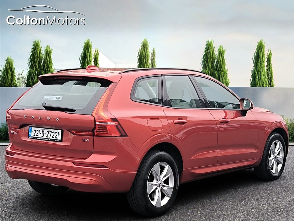 2022 Volvo XC60 - image 8