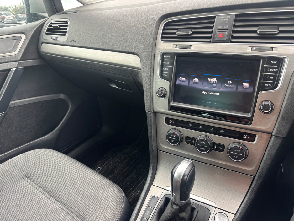 2017 Volkswagen Golf - image 7