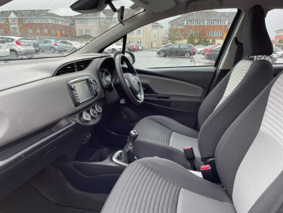 2020 Toyota Yaris - image 6