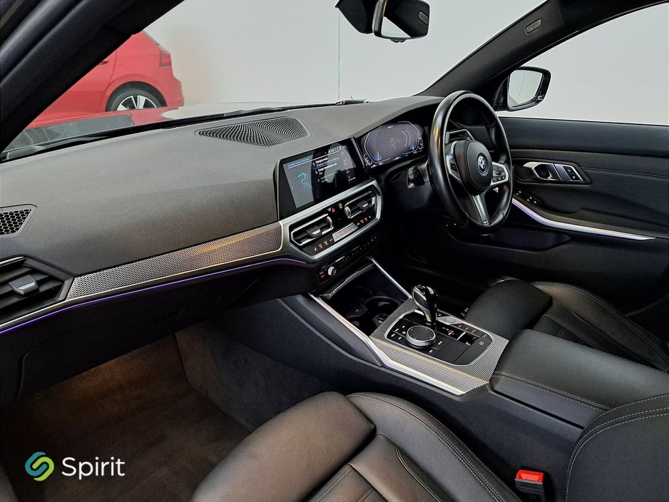 2022 BMW 3 Series - image 4