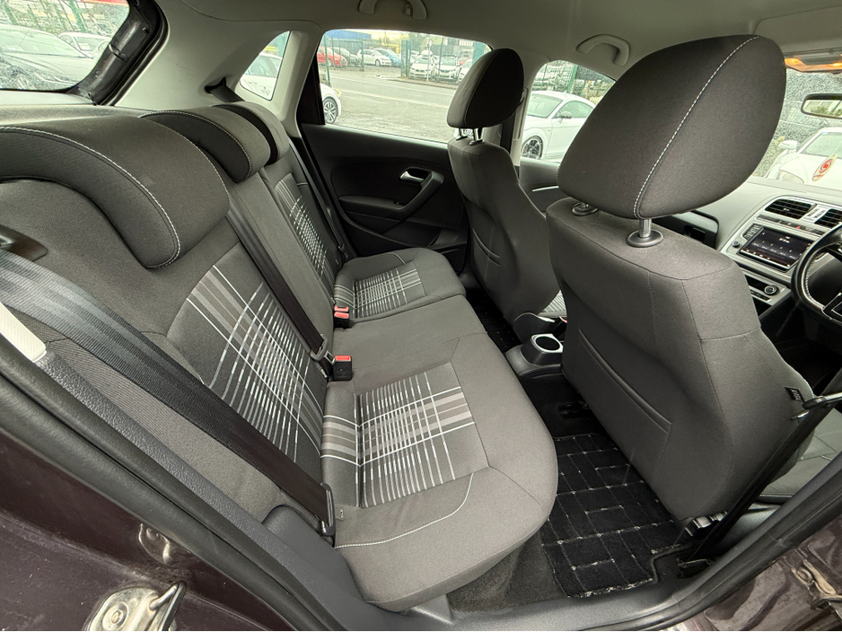 2015 Volkswagen Polo - image 7