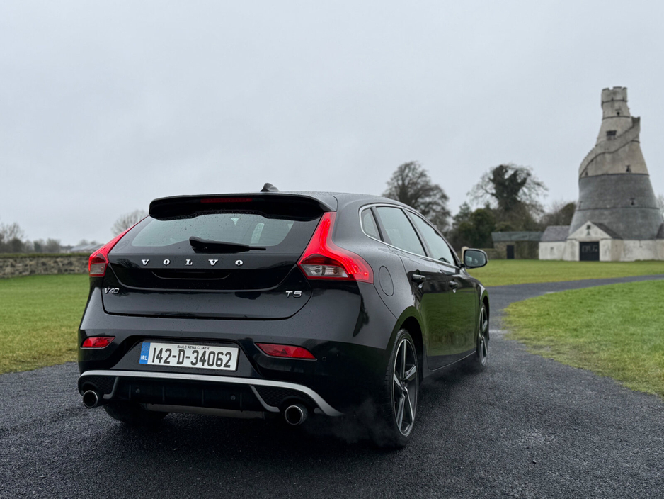 2014 Volvo V40 2.0 T5 (245hp) R-Design Geartronic €11,900