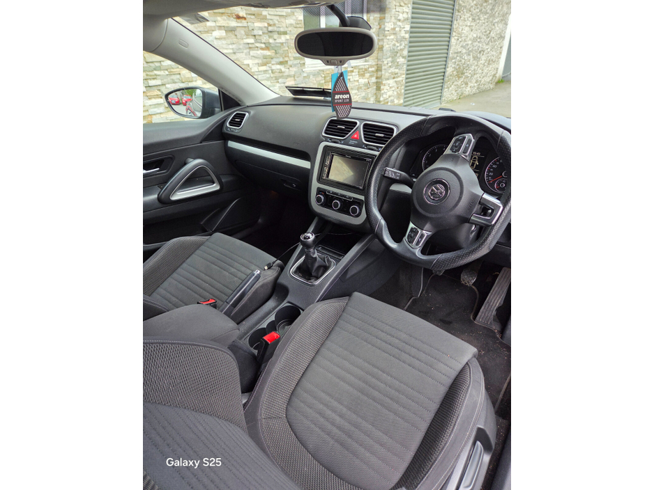 2012 Volkswagen Scirocco - image 8