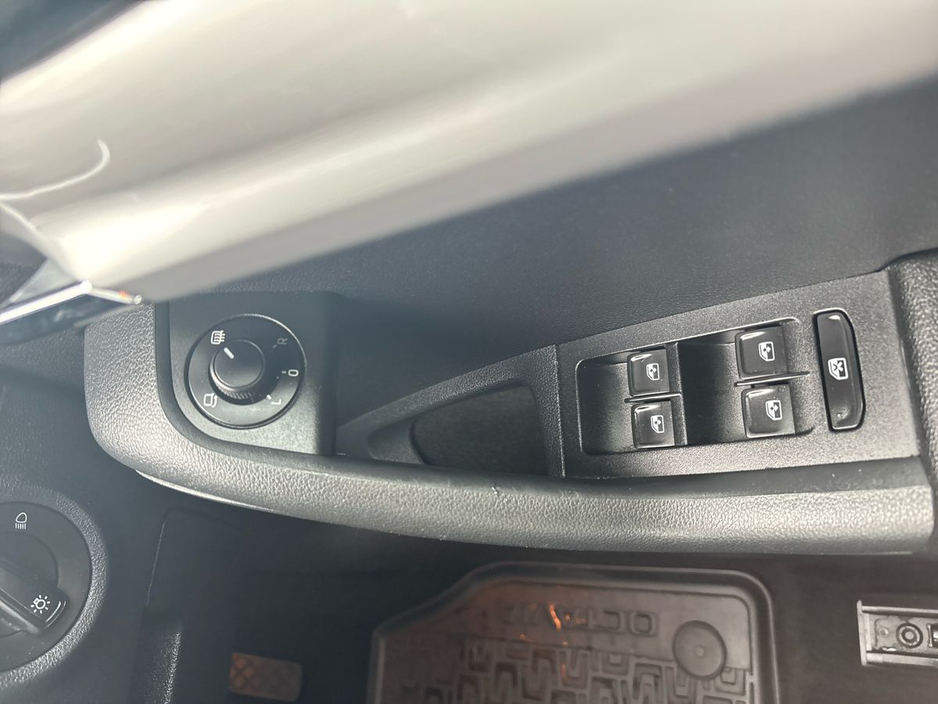 2020 Skoda Octavia - image 14