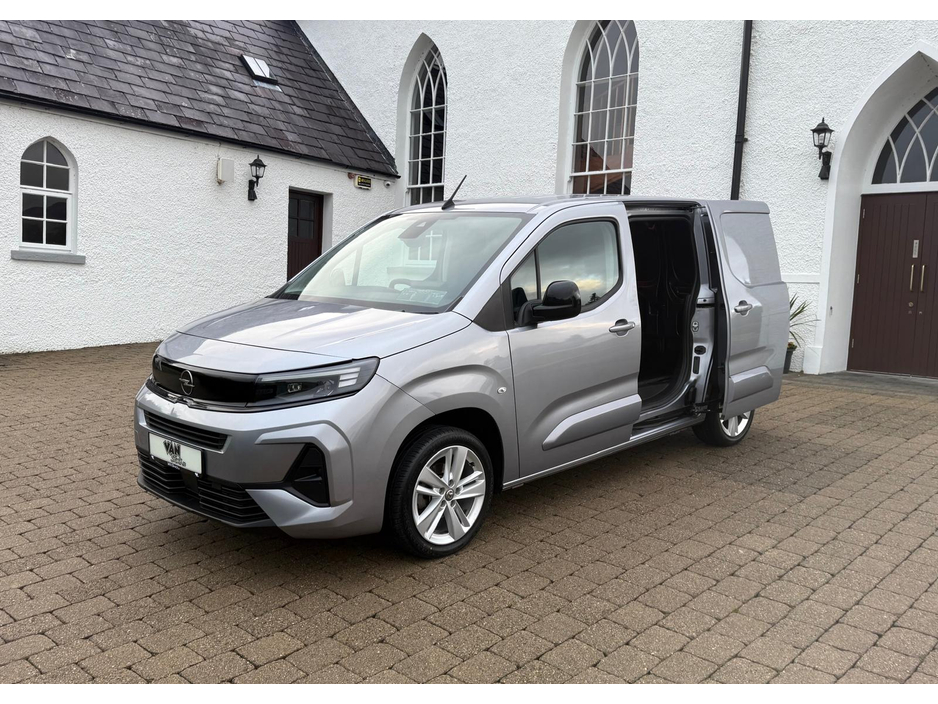 2024 Opel Combo SPORT L1H1-1.5 100PS D-6SP NO VAT! €23,450