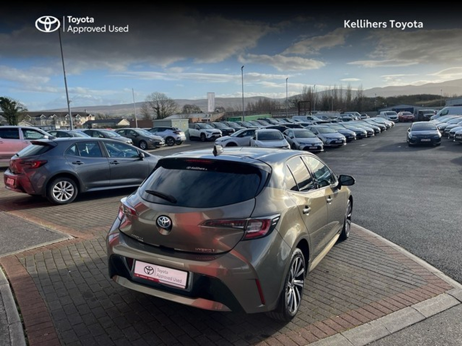 2022 Toyota Corolla - image 2