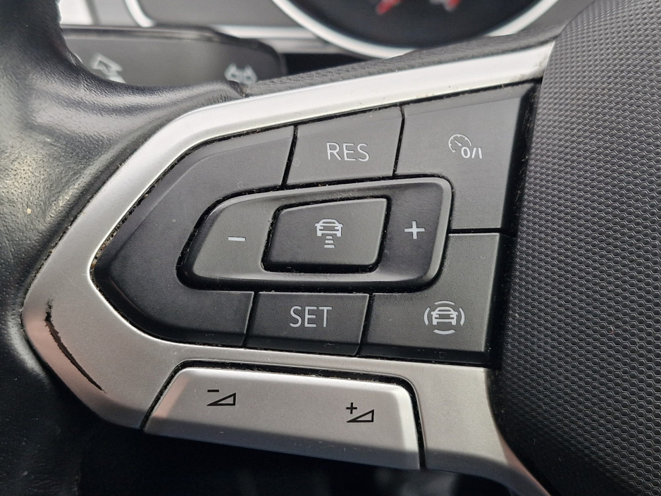 2022 Volkswagen Passat - image 13