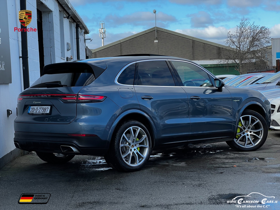 2020 Porsche Cayenne - image 3