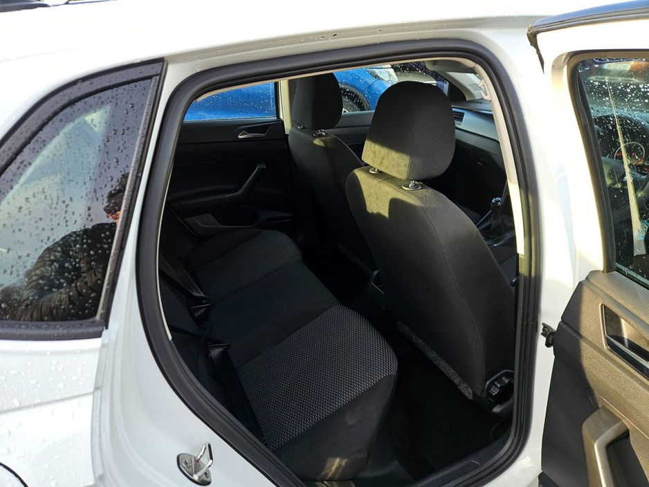 2021 Volkswagen Polo - image 7