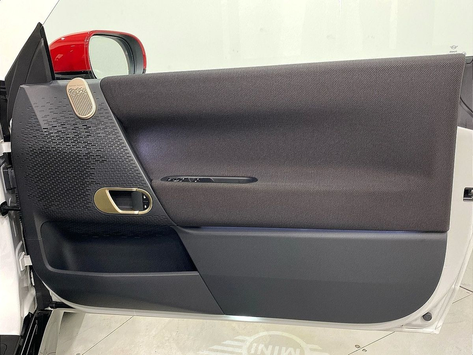 2025 MINI Hatch Cooper E €30,950