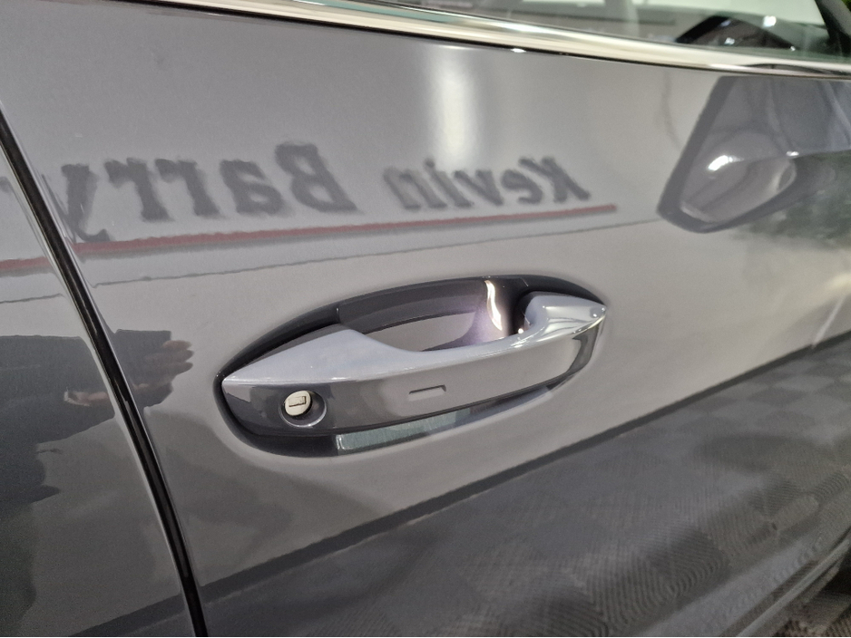 2025 Volkswagen Tiguan 1.5TSi PHEV R-LINE AUTOMATIC **ONE OWNER / NEW MODEL / APPLE CARPLAY / ADAPTIVE CRUISE CONTROL / BLIND SPOT ASSIST / HEATED & MASSAGE FRONT SEATS / HEATED STEERING WHEEL / WIRELESS PHONE CHARGING** €50,900