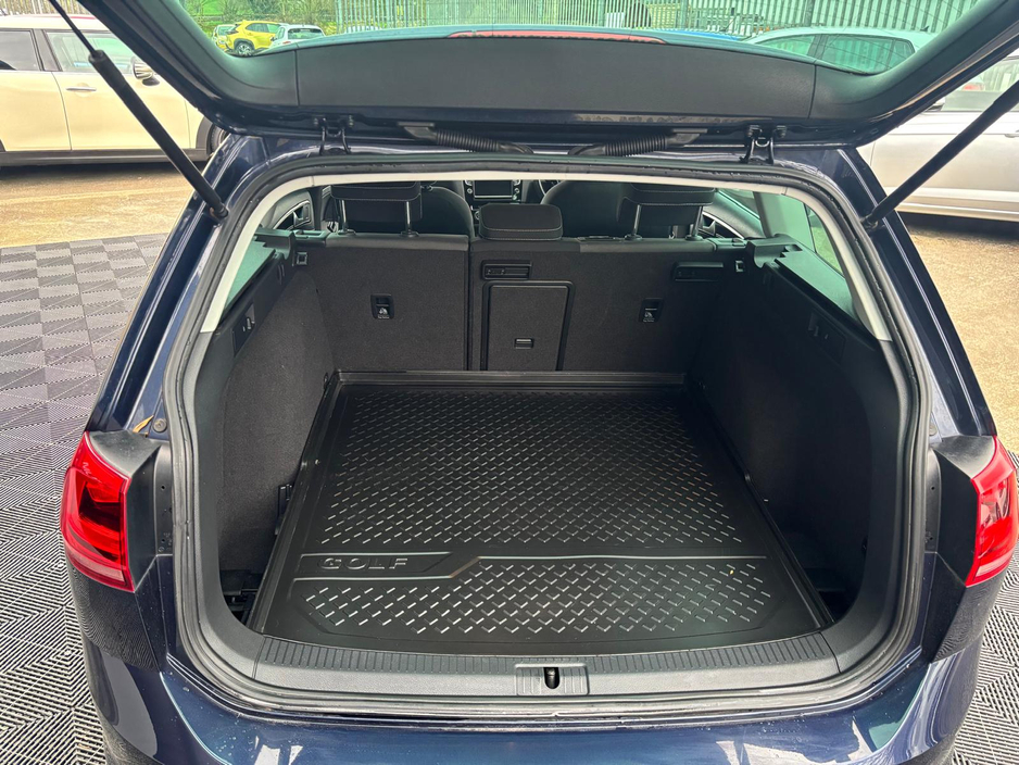 2015 Volkswagen Golf - image 8