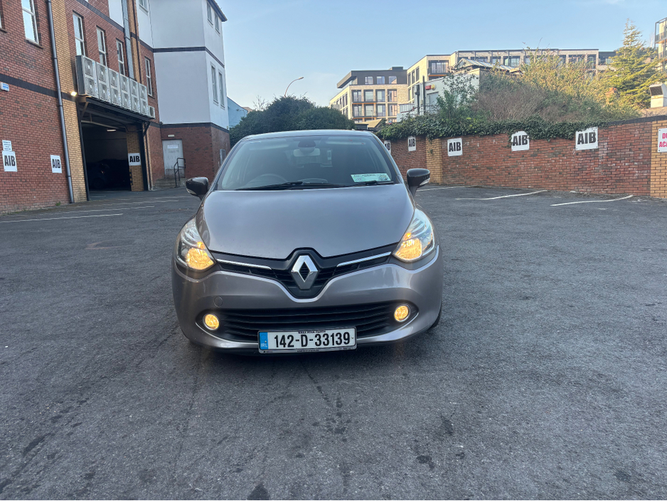 2014 Renault Clio - image 2