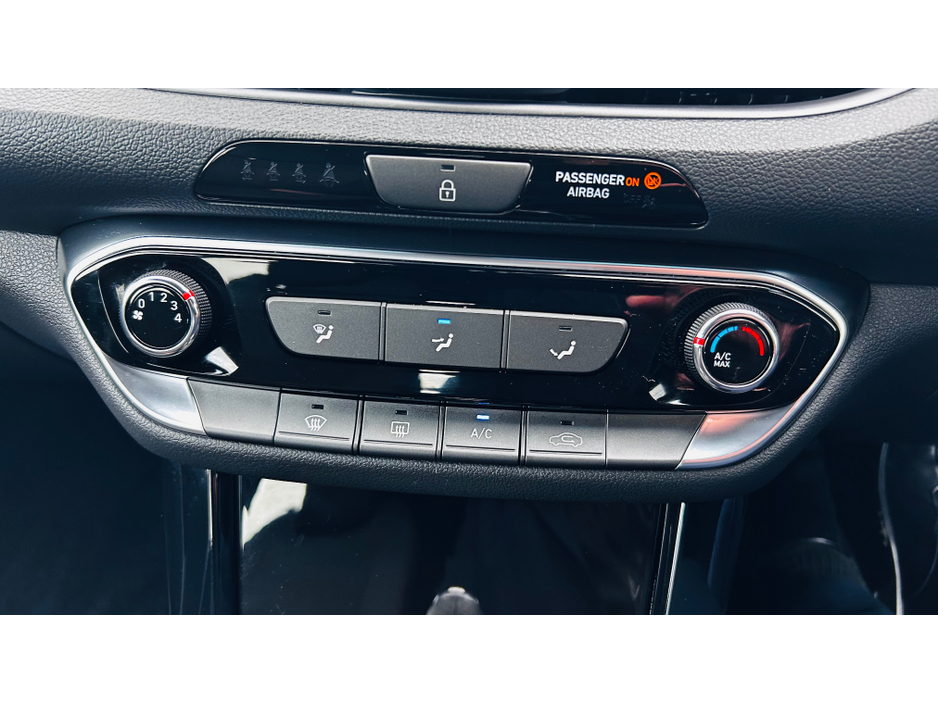 2025 Hyundai i30 - image 13