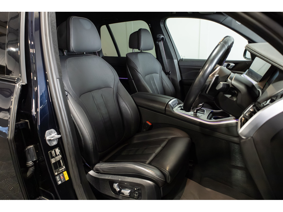 2022 BMW X5 - image 10