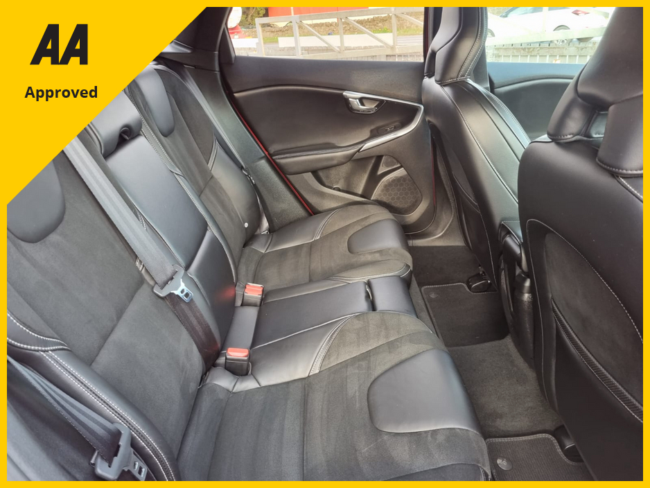 2016 Volvo V40 - image 11