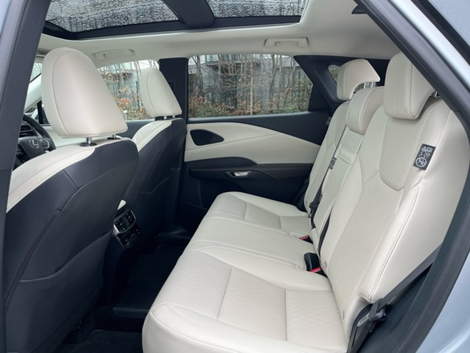 2024 Lexus RX 450 h - image 7