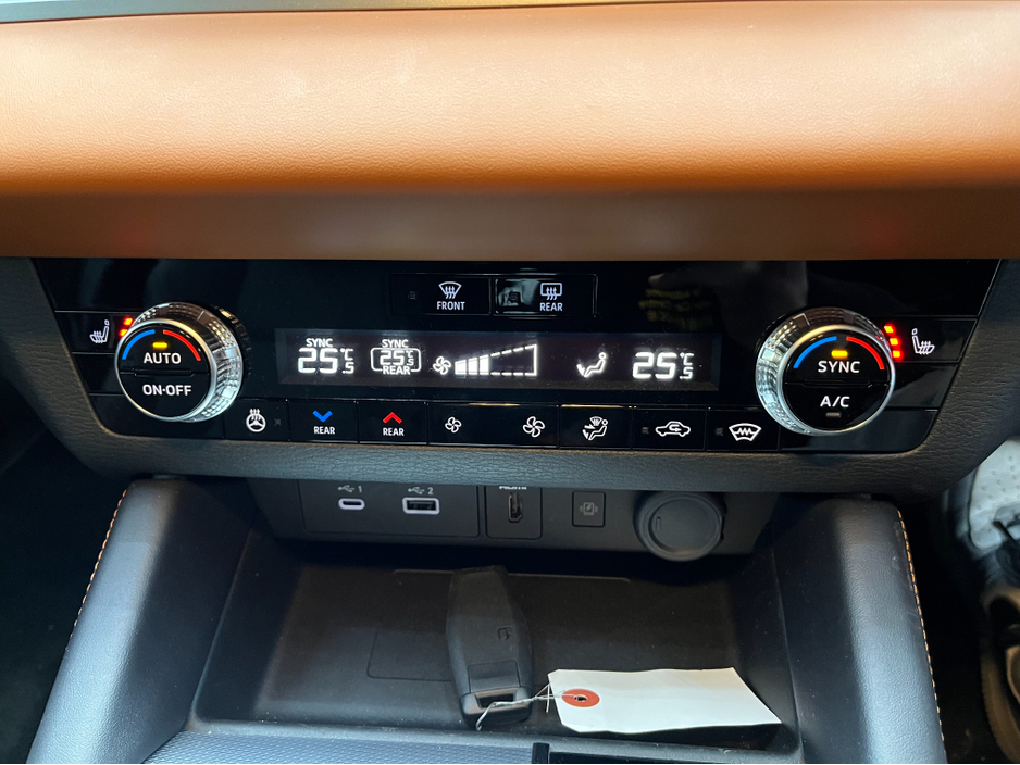 2024 Mitsubishi Outlander - image 24