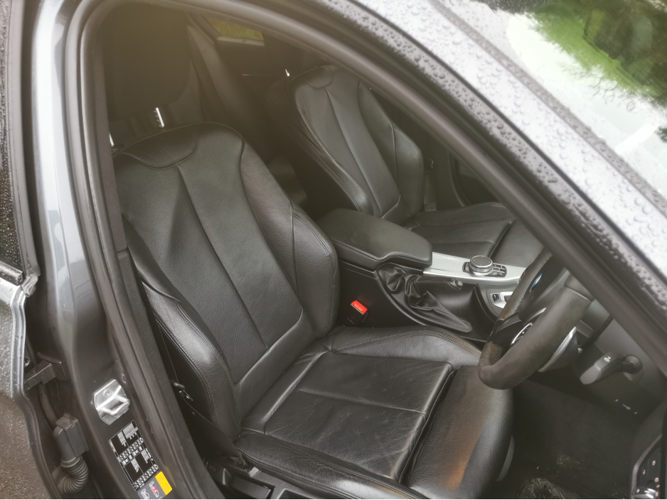 2017 BMW 3 Series - image 24