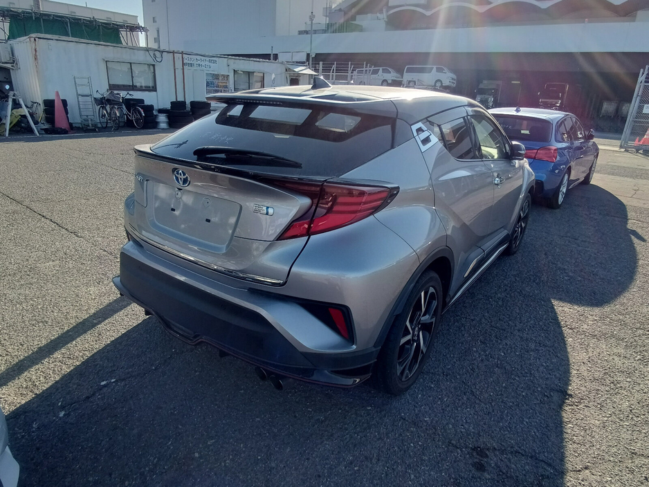 2021 Toyota C-HR - image 3