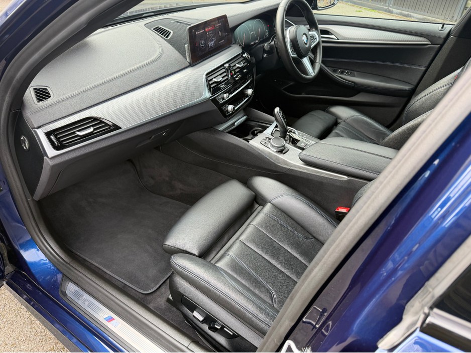 2019 BMW 5 Series - image 8