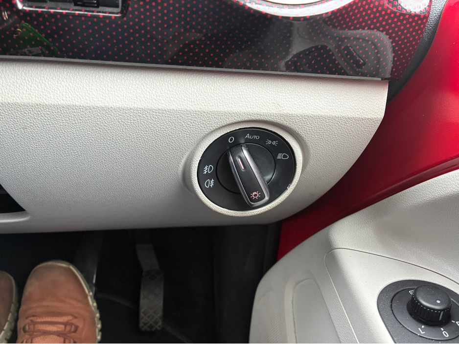 2018 Volkswagen up! - image 19