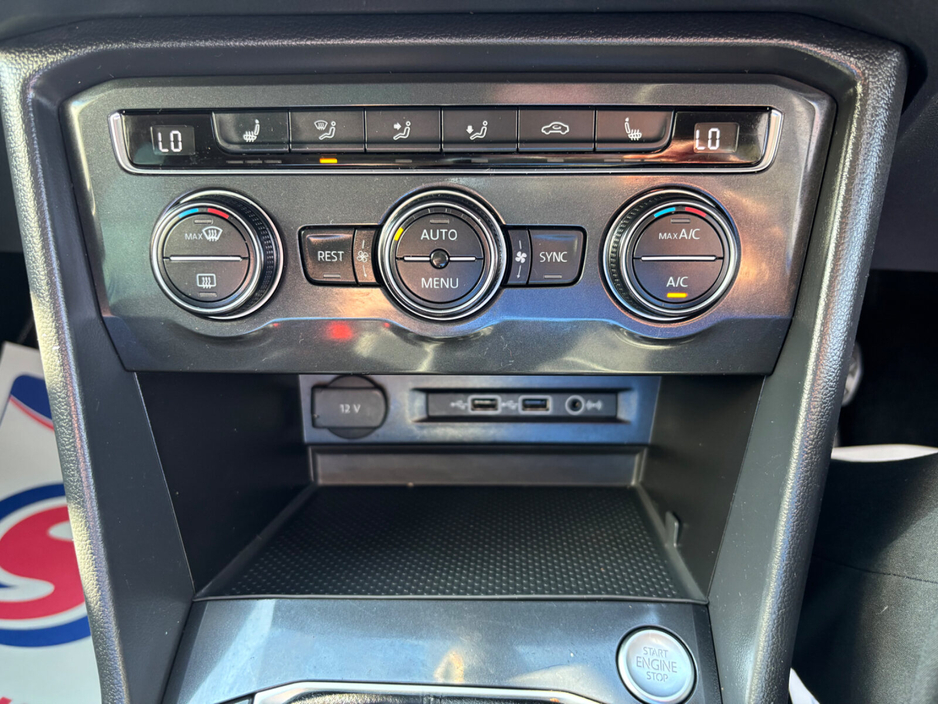 2020 Volkswagen Tiguan - image 24