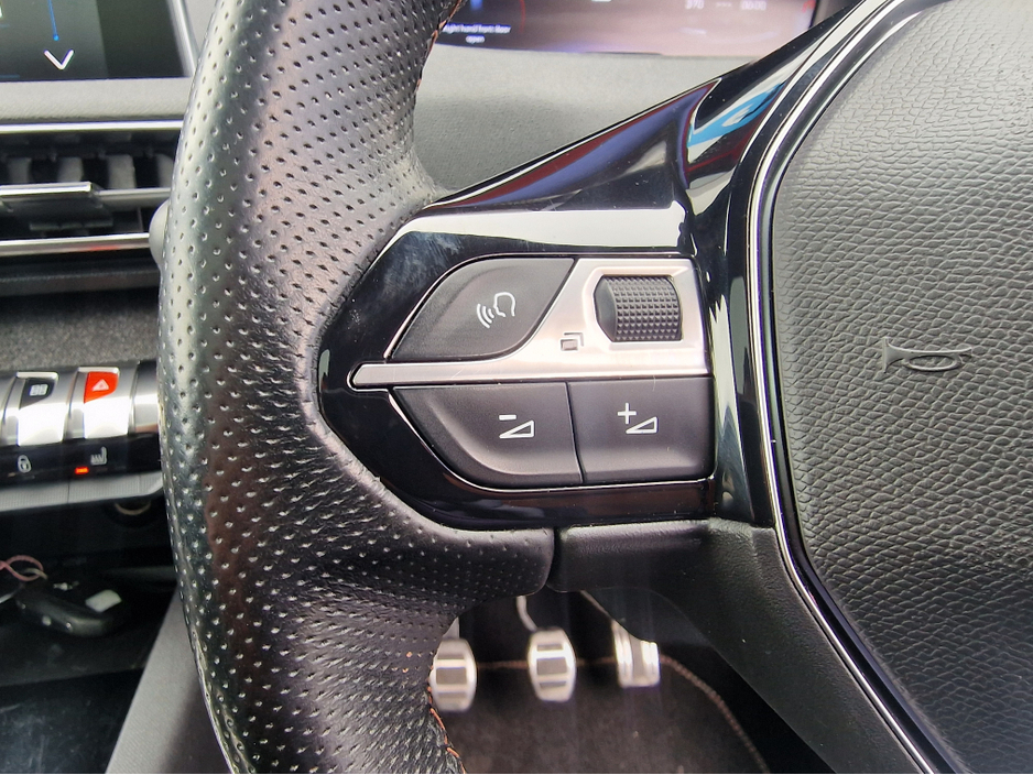 2019 Peugeot 5008 - image 17