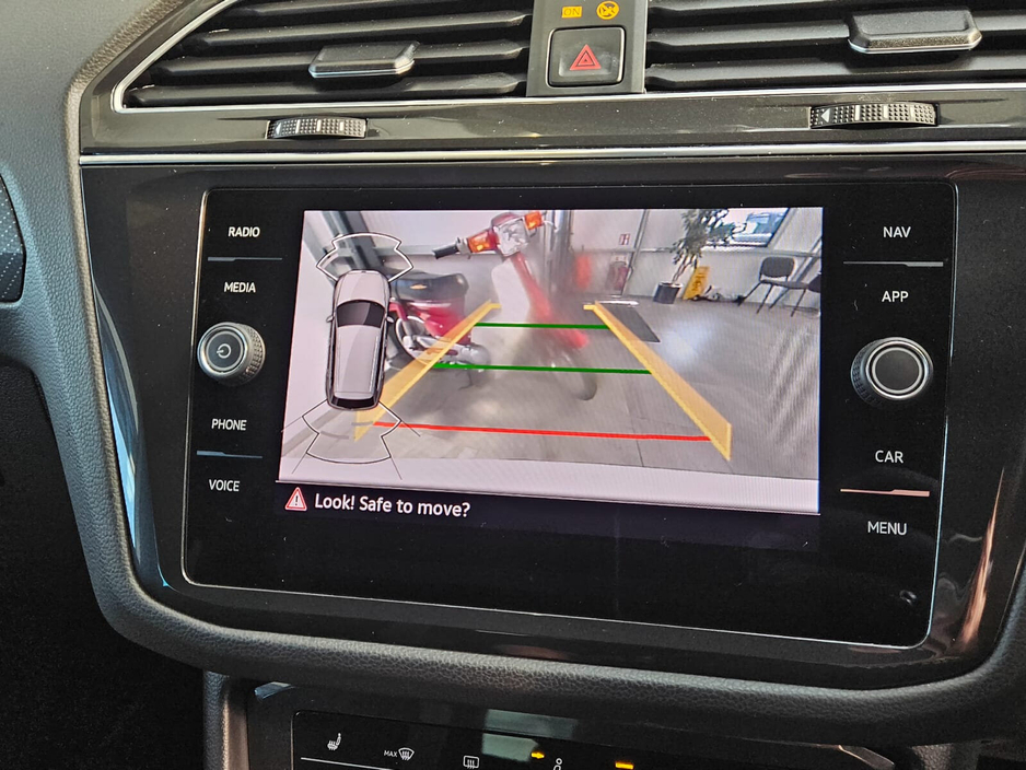 2023 Volkswagen Tiguan - image 17