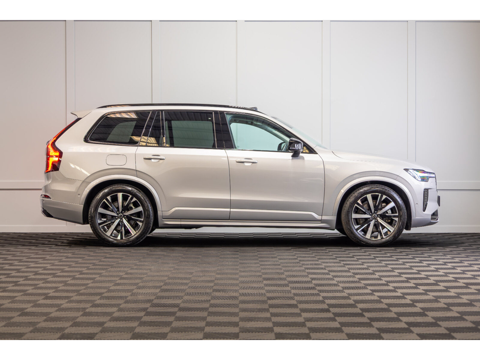 2025 Volvo XC90 - image 6