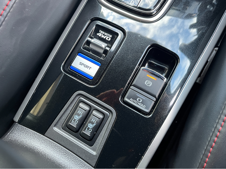 2021 Mitsubishi Outlander 4WD BLACK EDITION PLUG IN HYBRID 2.4 PETROL //HALF LEATHER HEATED SEATS AND STEERING WHEEL//REVERSE CAMERA//KEYLESS ENTRY//ADAPTIVE CRUISE CONTROL// €27,950