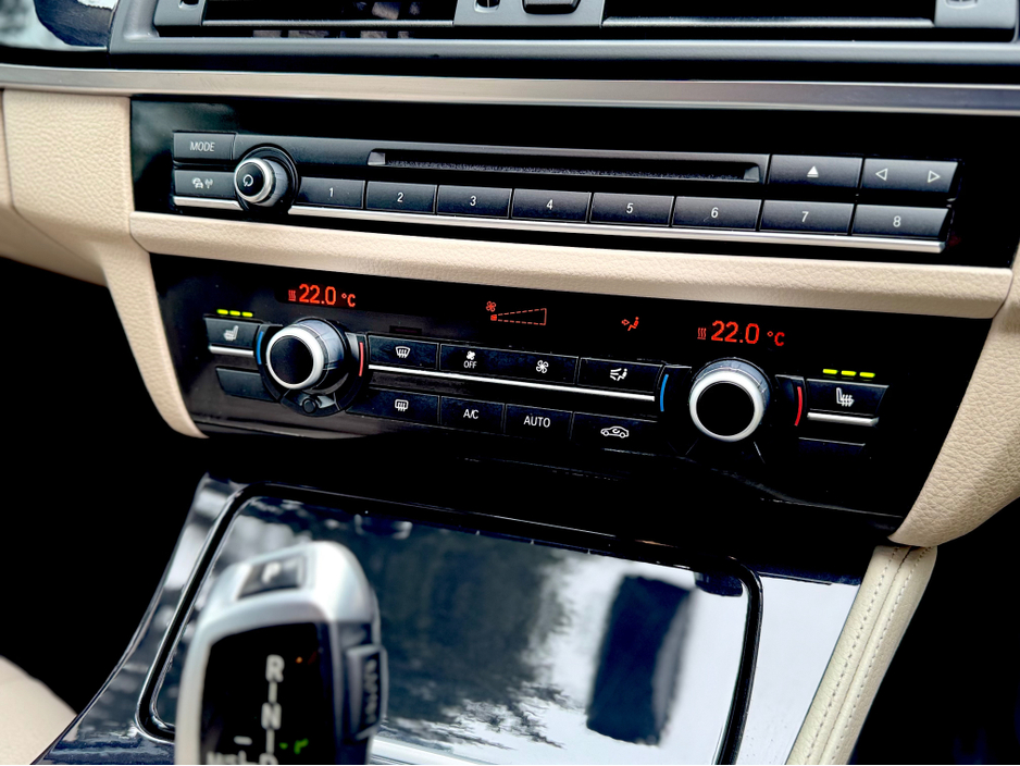 2015 BMW 5 Series - image 13