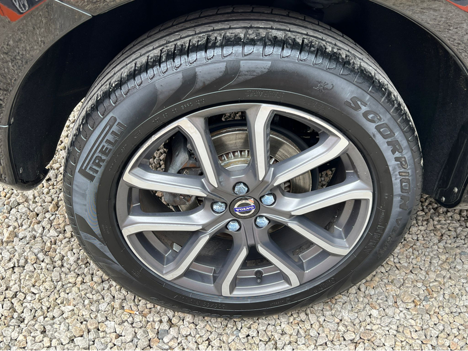 2015 Volvo XC60 - image 22