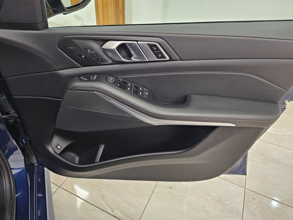 2022 BMW X5 - image 12