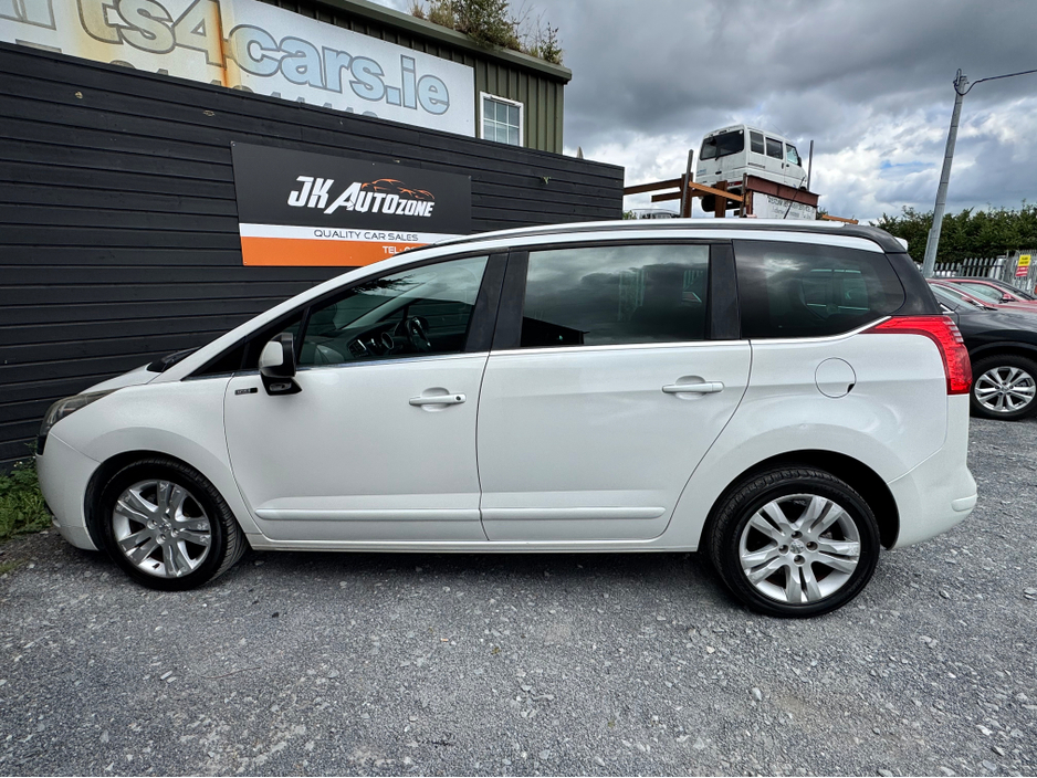 2013 Peugeot 5008 - image 8