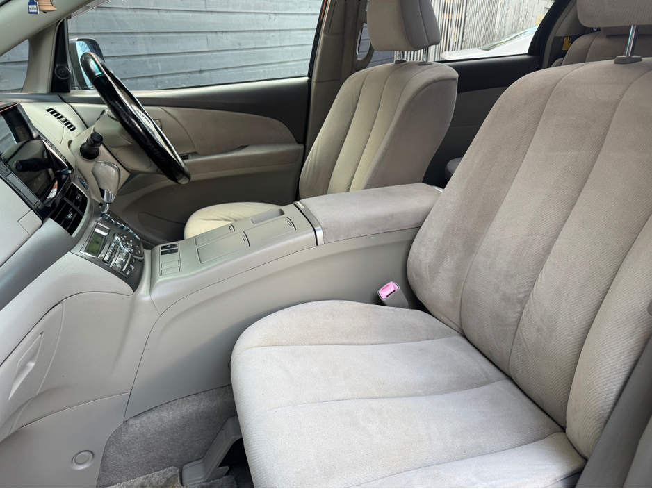 2010 Toyota Estima - image 12