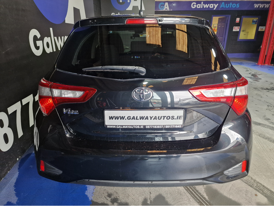 2018 Toyota Yaris - image 8