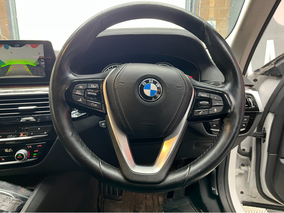 2017 BMW 5 Series - image 11
