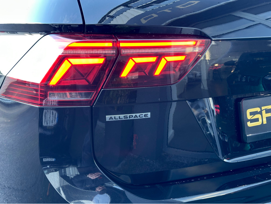 2022 Volkswagen Tiguan Allspace ++LEATHER / AUTO / 7-SEAT  PANORAMIC ROOF++ €33,950