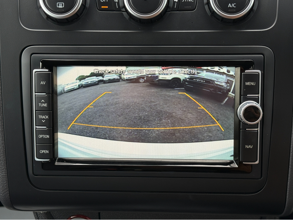 2015 Volkswagen Touran ( 152 REG ) HIGHLINE EDITION 7 SEATER * ALCANTARA SEATS * REVERSING CAMERA * SIMI DEALER - SPECIALISING IN IMPORTS OF JAP AUTOMATIC HI SPEC BLUEMOTION // LARGE TOUCH SCREEN // €15,450