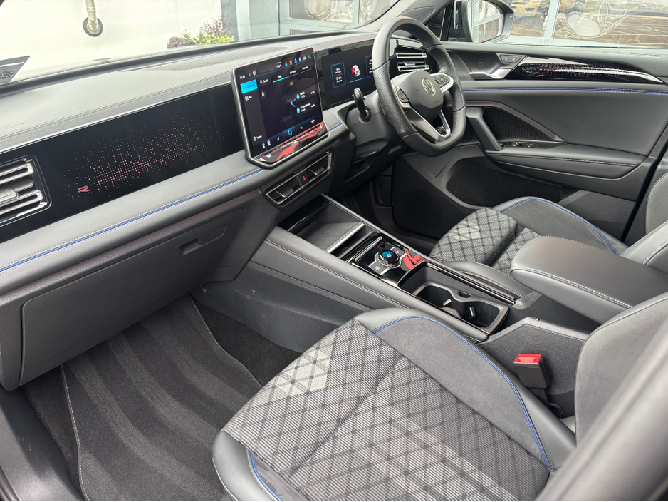 2025 Volkswagen Tiguan R-LINE ETSI S-A TSI DSG €49,900