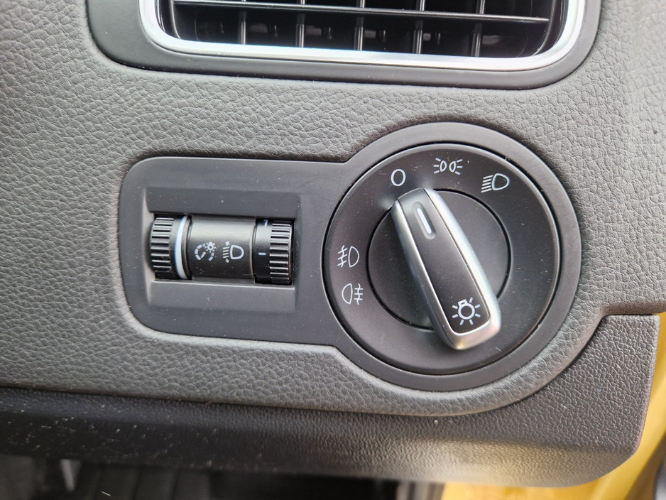 2010 Volkswagen Polo - image 27