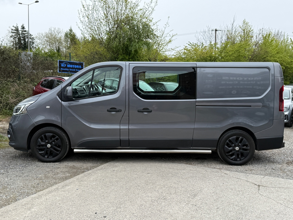 2021 Renault Trafic - image 6